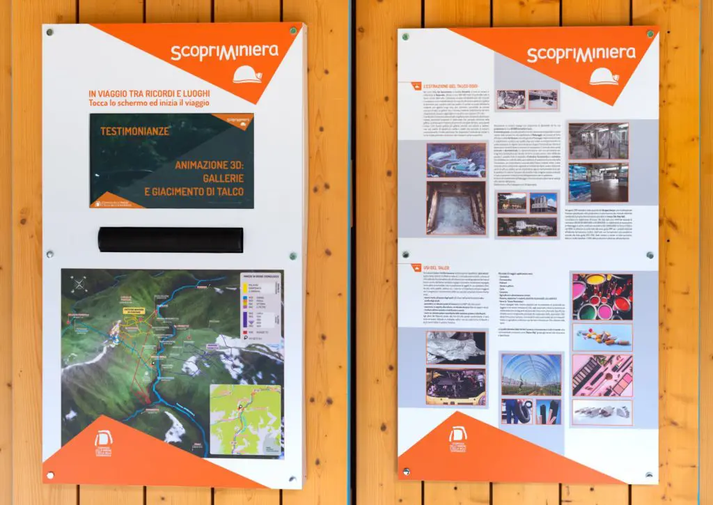 Pannelli didattici e interattivi del percorso ScopriMiniera con testi e mappe.