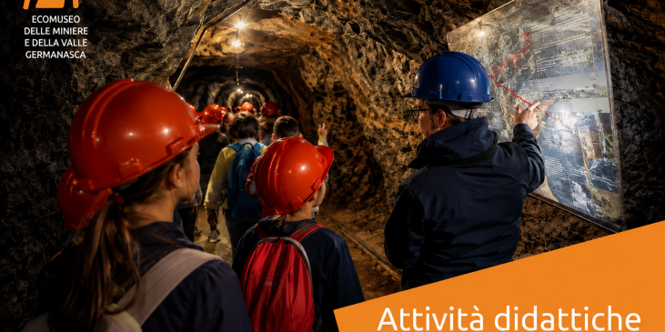 Gruppo di bambini con caschetti rossi durante una visita didattica in miniera, accompagnati da una guida. Immagine dedicata alle attività didattiche 2026-2027 dell’Ecomuseo delle Miniere e della Val Germanasca.